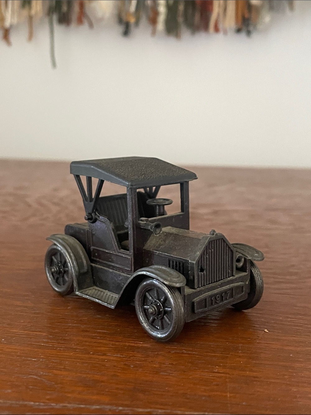 Classic Vintage-Style die cast metal car pencil sharpener 70’s